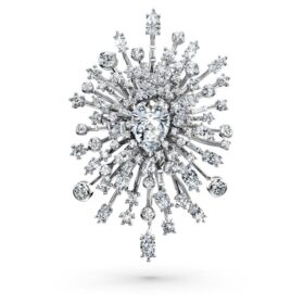 Brož Galaxy s laboratorně vypěstovanými diamanty o celkové hmotnosti 15,71 karátů, různé tvary, 18karátové bílé zlato