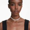 Náhrdelník Ariana Grande X Swarovski s různými briliantovými výbrusy, křišťálovými perličkami, srdíčkem, bílý, pokovený rhodiem Náhrdelník Ariana Grande X Swarovski s různými briliantovými výbrusy, křišťálovými perličkami, srdíčkem, bílý, pokovený rhodiem