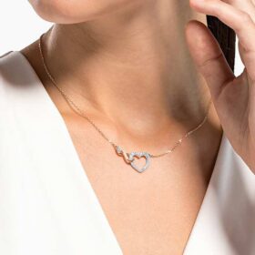 Náhrdelník Hyperbola s motivem Infinity a srdce, bílý, povrchová úprava z kombinace kovů