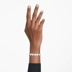 Náramek Ariana Grande X Swarovski s různými briliantovými výbrusy, srdíčka, bílý, pokovený rhodiem Náramek Ariana Grande X Swarovski s různými briliantovými výbrusy, srdíčka, bílý, pokovený rhodiem