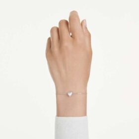 Náramek Eternity s diamanty vypěstovanými v laboratoři o celkové hmotnosti 0,5 karátu, ve tvaru srdce, ze stříbra Náramek Eternity s diamanty vypěstovanými v laboratoři o celkové hmotnosti 0,5 karátu, ve tvaru srdce, ze stříbra