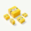 Přívěsek Minions Bob s pavé, vícebarevný, pozlacený Přívěsek Minions Bob s pavé, vícebarevný, pozlacený