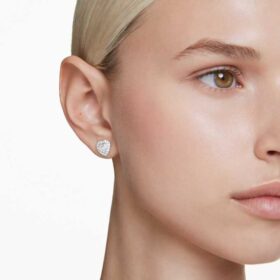 Náušnice Ariana Grande X Swarovski s různými briliantovými výbrusy, srdíčko, bílé, pokovené rhodiem