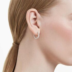 Náušnice Eternity Hoop s diamanty vypěstovanými v laboratoři, celkem 0,56 karátu, kulatý tvar, stříbro