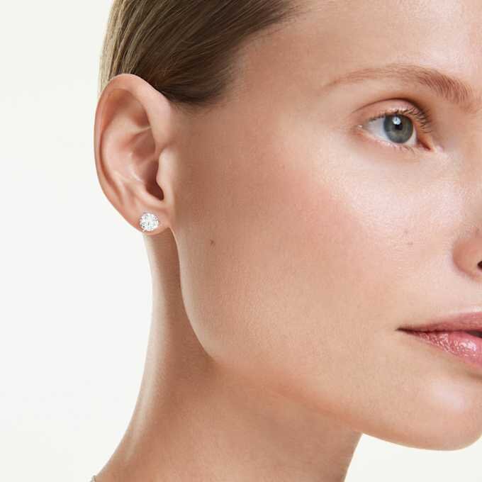 Náušnice Eternity s diamanty vypěstovanými v laboratoři, celková hmotnost 2,0 karátů, kulatý tvar, 14karátové bílé zlato Náušnice Eternity s diamanty vypěstovanými v laboratoři, celková hmotnost 2,0 karátů, kulatý tvar, 14karátové bílé zlato