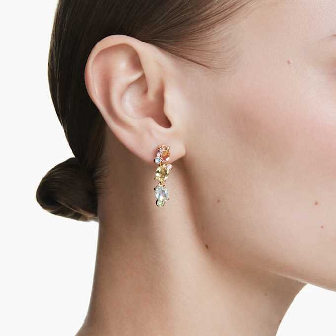 Náušnice Gema Drop – asymetrický design, různé briliantové výbrusy, vícebarevné, pozlacené Náušnice Gema Drop – asymetrický design, různé briliantové výbrusy, vícebarevné, pozlacené