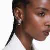 Náušnice Matrix Drop s různými briliantovými výbrusy, bílé, pokovené rhodiem Náušnice Matrix Drop s různými briliantovými výbrusy, bílé, pokovené rhodiem