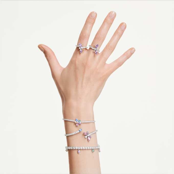 Náramek Ariana Grande X Swarovski s různými briliantovými výbrusy, květinový motiv, vícebarevný, pokovený rhodiem Náramek Ariana Grande X Swarovski s různými briliantovými výbrusy, květinový motiv, vícebarevný, pokovený rhodiem